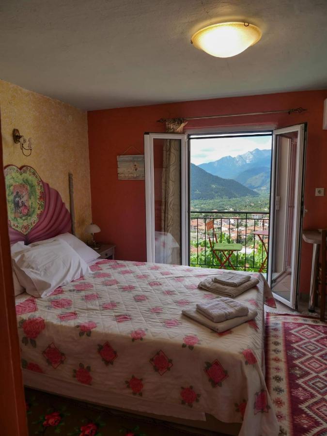 Hotel Η Φωλιτσα Karpenísion Exteriér fotografie