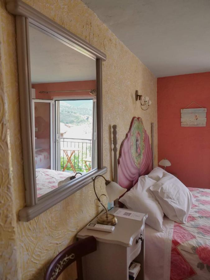 Hotel Η Φωλιτσα Karpenísion Exteriér fotografie